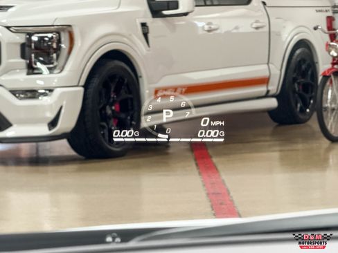 Used 2024 Chevrolet Corvette Stingray Coupe w/ Z51 Performance Package image 17