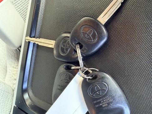 Used 2012 Toyota Sienna LE image 23