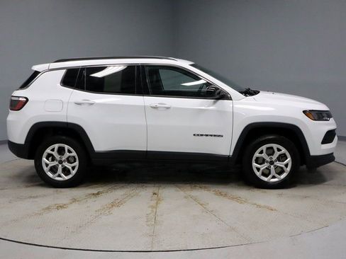 Used 2025 Jeep Compass Latitude image 11