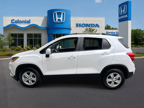 Used 2022 Chevrolet Trax LT w/ LT Convenience Package image 3