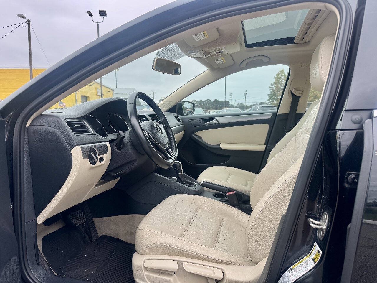 Used 2015 Volkswagen Jetta SE FWD image 9