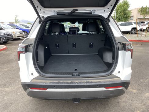 Used 2026 Chevrolet Equinox LT w/ Convenience Package II FWD image 14