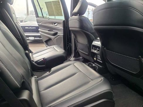 Used 2024 Jeep Grand Cherokee L Limited w/ Luxury Tech Group II AWD/4WD image 21
