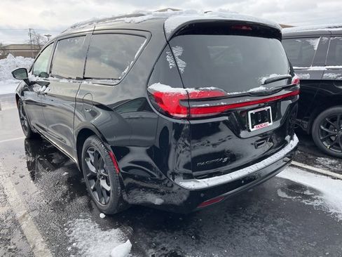 New 2026 Chrysler Pacifica Select w/ S Appearance Package image 6