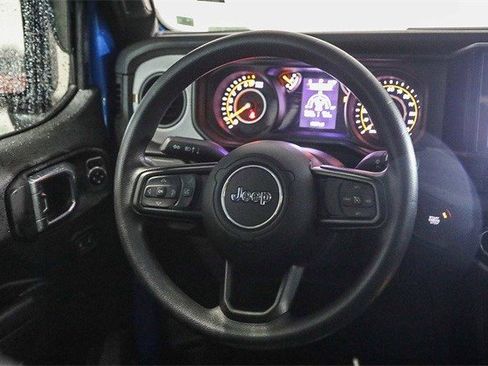 Used 2025 Jeep Gladiator Nighthawk image 15