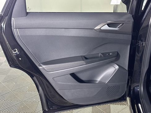New 2025 Volkswagen Taos SE AWD/4WD image 19