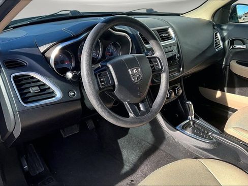 Used 2014 Dodge Avenger SE image 16