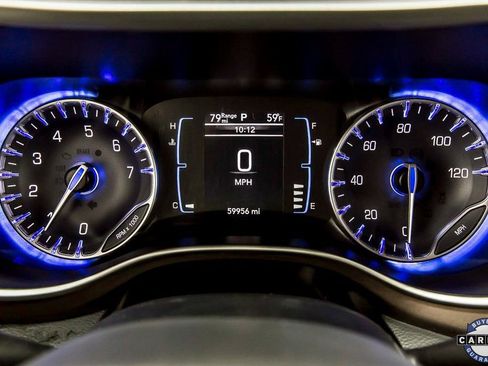 Used 2017 Chrysler Pacifica Touring-L image 16