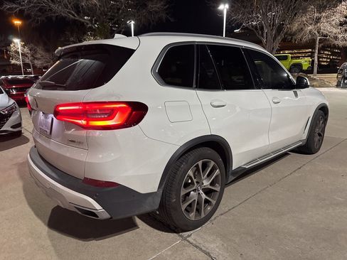 Used 2022 BMW X5 xDrive40i w/ Premium Package image 3