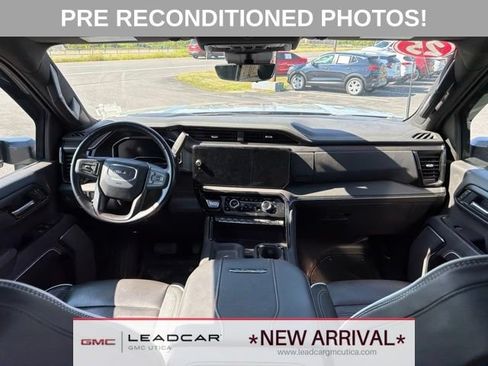 Used 2025 GMC Sierra 2500 AT4X AWD/4WD image 17