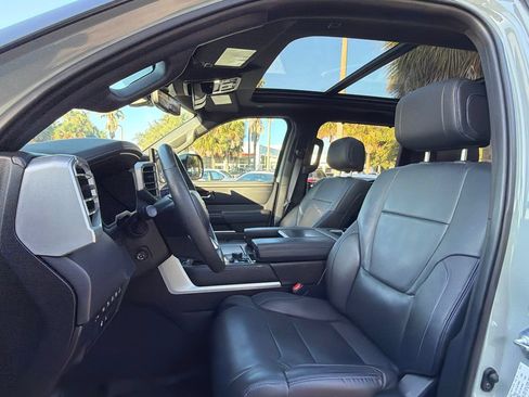 Used 2025 Toyota Tundra Platinum AWD/4WD image 6