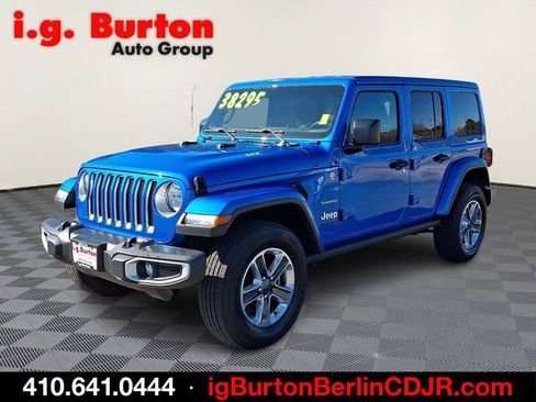 Used 2023 Jeep Wrangler Unlimited Sahara w/ Cold Weather Group AWD/4WD image 3