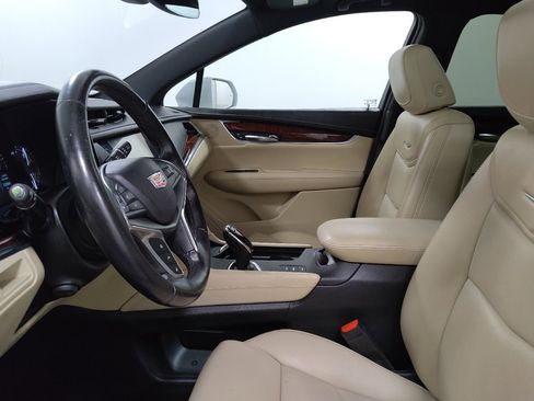Used 2018 Cadillac XT5 Luxury w/ Driver Awareness Package AWD/4WD image 17
