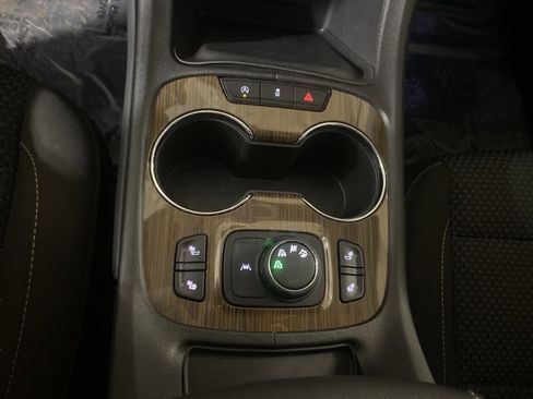 Used 2023 GMC Acadia SLE w/ Driver Convenience Package image 21