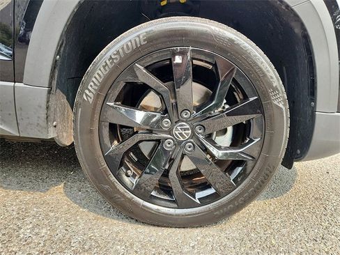 Certified 2022 Volkswagen Taos SE w/ Panoramic Sunroof Package image 8