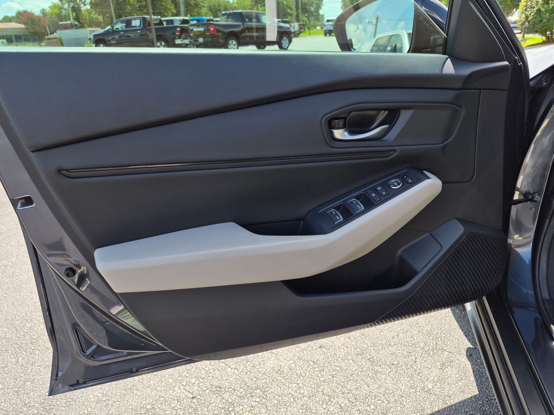 Used 2025 Honda Accord SE image 10