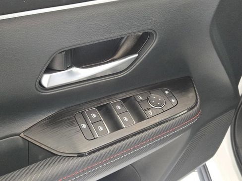 Used 2025 Nissan Kicks SR image 18