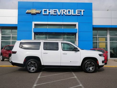 Used 2024 Jeep Wagoneer L Series II w/ Flexible Seating Group AWD/4WD image 25