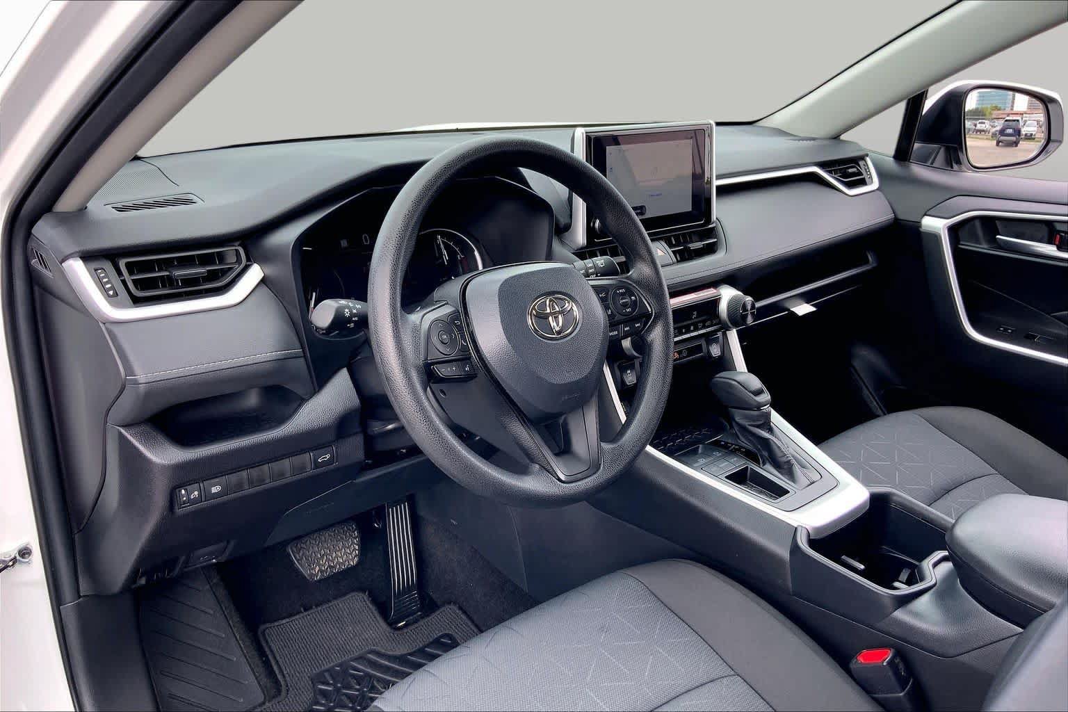 Used 2025 Toyota RAV4 XLE w/ Convenience Package FWD image 17