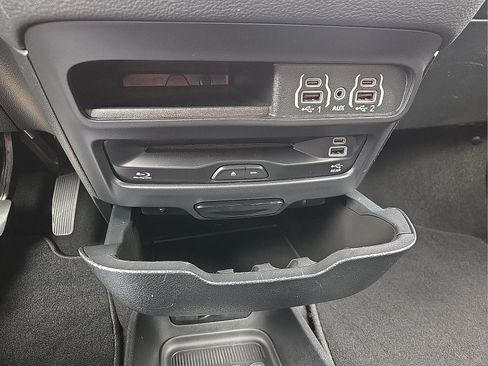 Used 2023 Chrysler Pacifica Touring-L w/ Uconnect Theater Family Group AWD/4WD image 19
