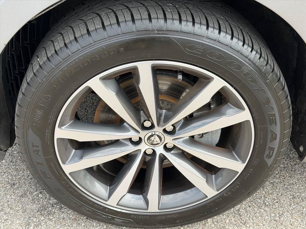 Used 2025 Jaguar F-PACE R-Dynamic S AWD/4WD image 9