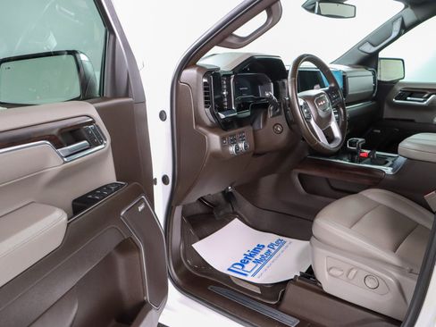 Used 2024 GMC Sierra 1500 SLT AWD/4WD image 3