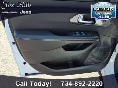 Used 2026 Chrysler Pacifica Select FWD image 15