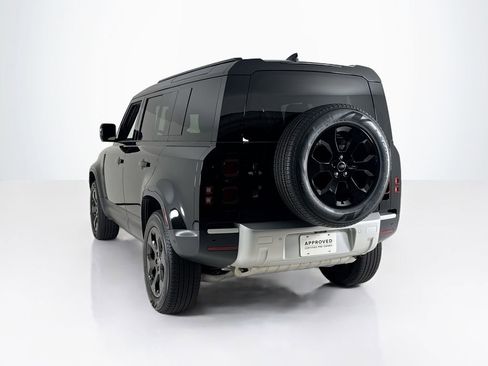 Used 2025 Land Rover Defender 110 S image 3