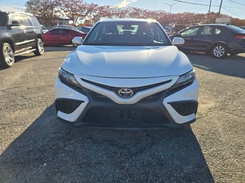 Used 2021 Toyota Camry SE image 2
