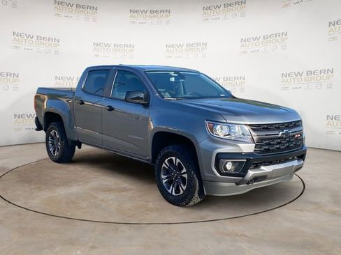 Used 2022 Chevrolet Colorado Z71 AWD/4WD image 7