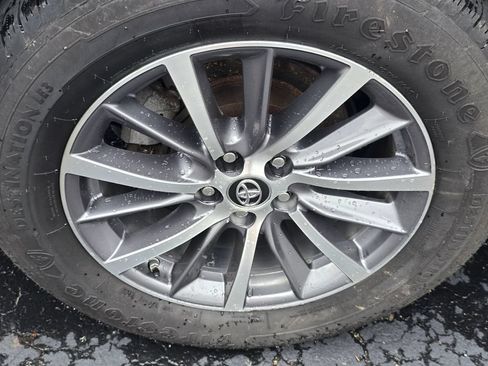 Used 2018 Toyota Highlander XLE AWD/4WD image 9