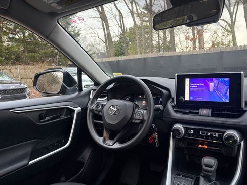 Used 2025 Toyota RAV4 LE image 33