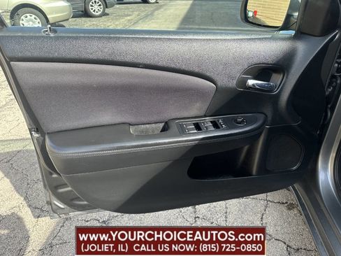 Used 2013 Chrysler 200 Touring w/ S Exterior Appearance Pkg image 9