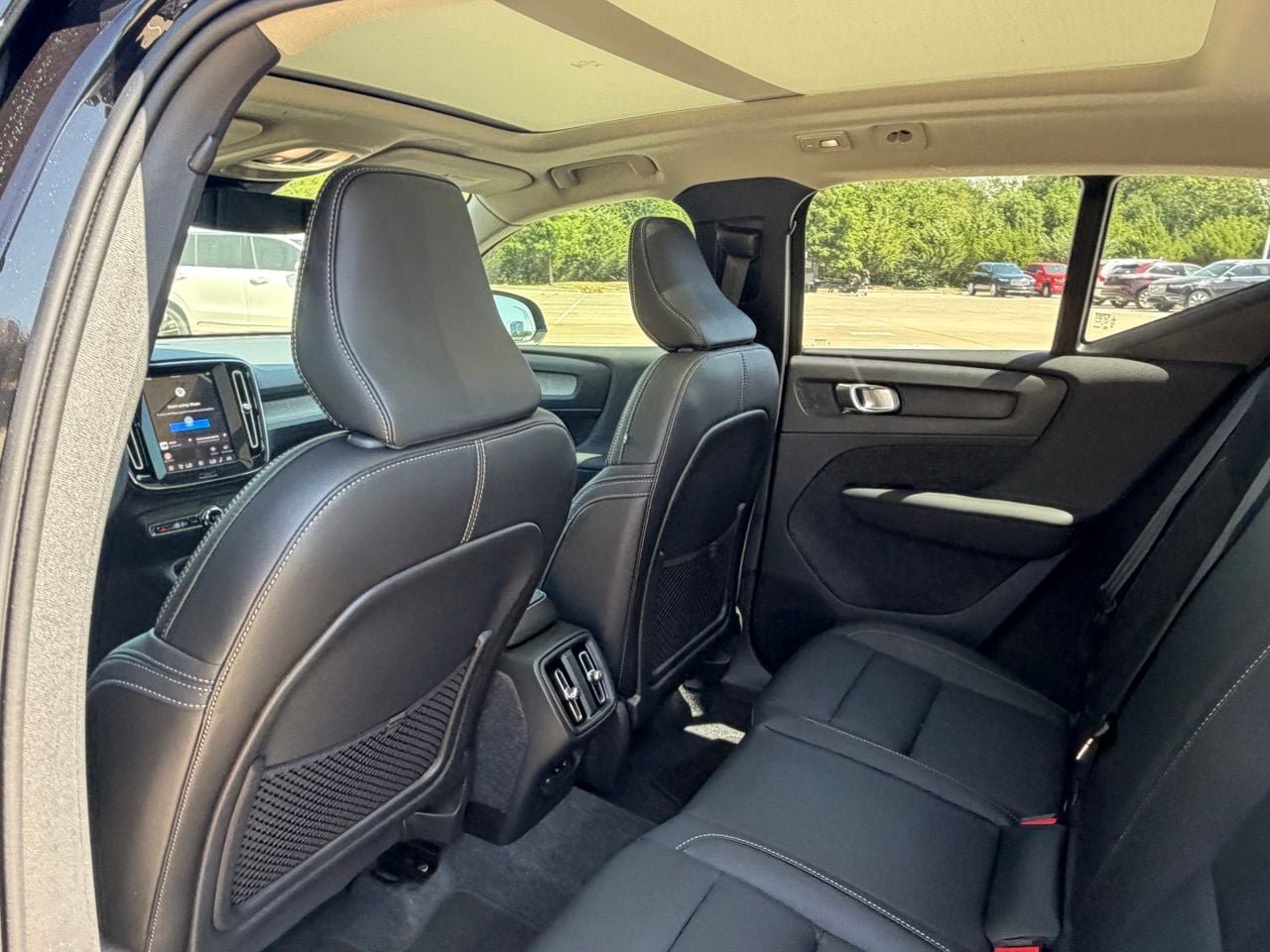 New 2026 Volvo XC40 B5 Core w/ Protection Package Premier AWD/4WD image 24