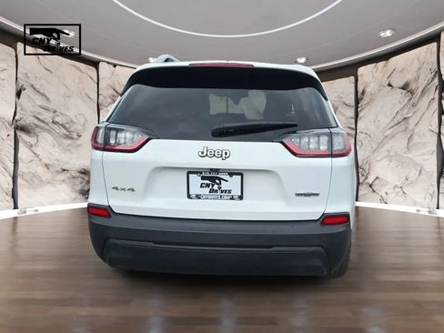 Used 2019 Jeep Cherokee Latitude Plus w/ Cold Weather Group AWD/4WD image 6