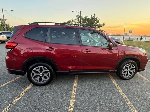 Used 2019 Subaru Forester Premium AWD/4WD image 8