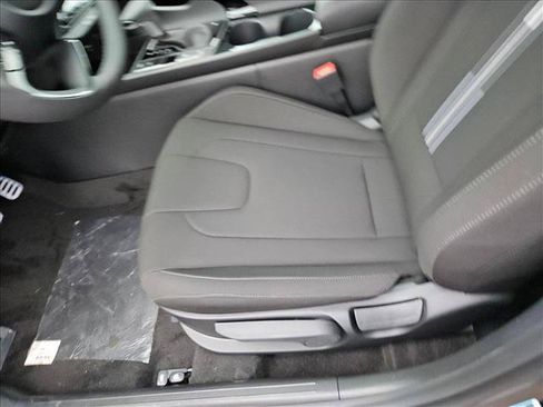 Used 2025 Hyundai Elantra SEL FWD image 4