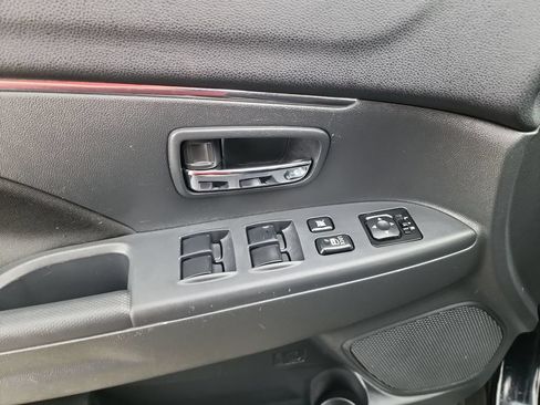 Used 2025 Mitsubishi Outlander Sport ES AWD/4WD image 12