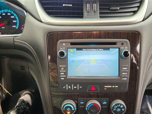 Used 2015 Chevrolet Traverse LT w/ Style and Technology Package FWD image 25