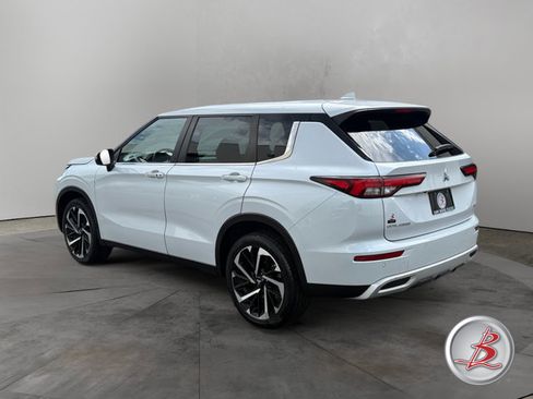 Used 2023 Mitsubishi Outlander SE AWD/4WD image 5