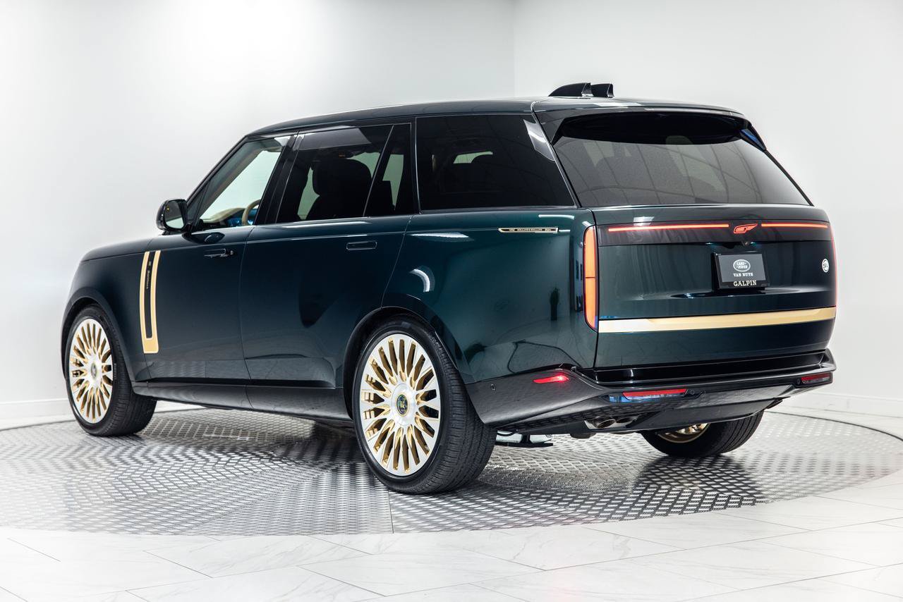 Used 2026 Land Rover Range Rover SV AWD/4WD image 2