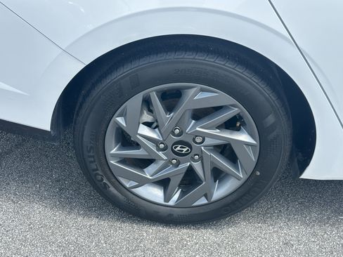 Used 2024 Hyundai Elantra SEL FWD image 17