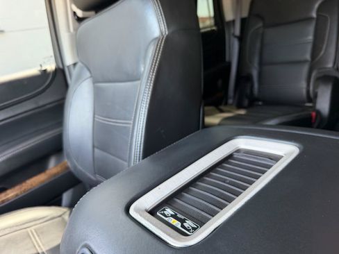 Used 2015 GMC Yukon Denali w/ Premium Package AWD/4WD image 18