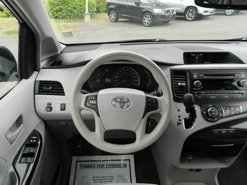 Used 2013 Toyota Sienna LE FWD image 16