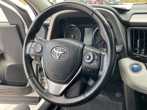 Used 2017 Toyota RAV4 Limited image 18