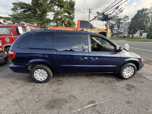 Used 2003 Chrysler Town & Country LX image 5