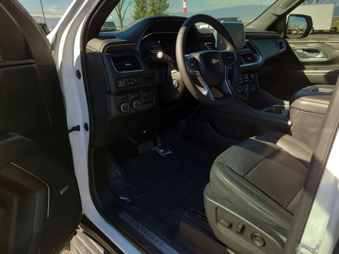 Used 2022 Chevrolet Suburban LT w/ LT Signature Package image 10