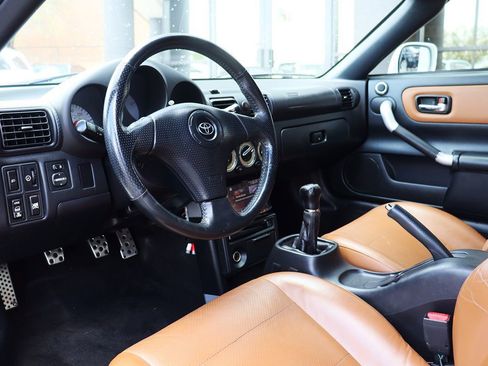 Used 2004 Toyota MR2 image 29