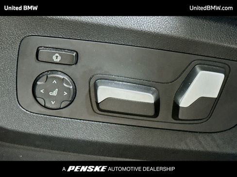 Used 2025 BMW X5 xDrive50e image 4