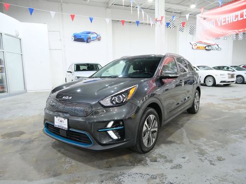 Used 2022 Kia Niro EX w/ Cold Weather Package image 4